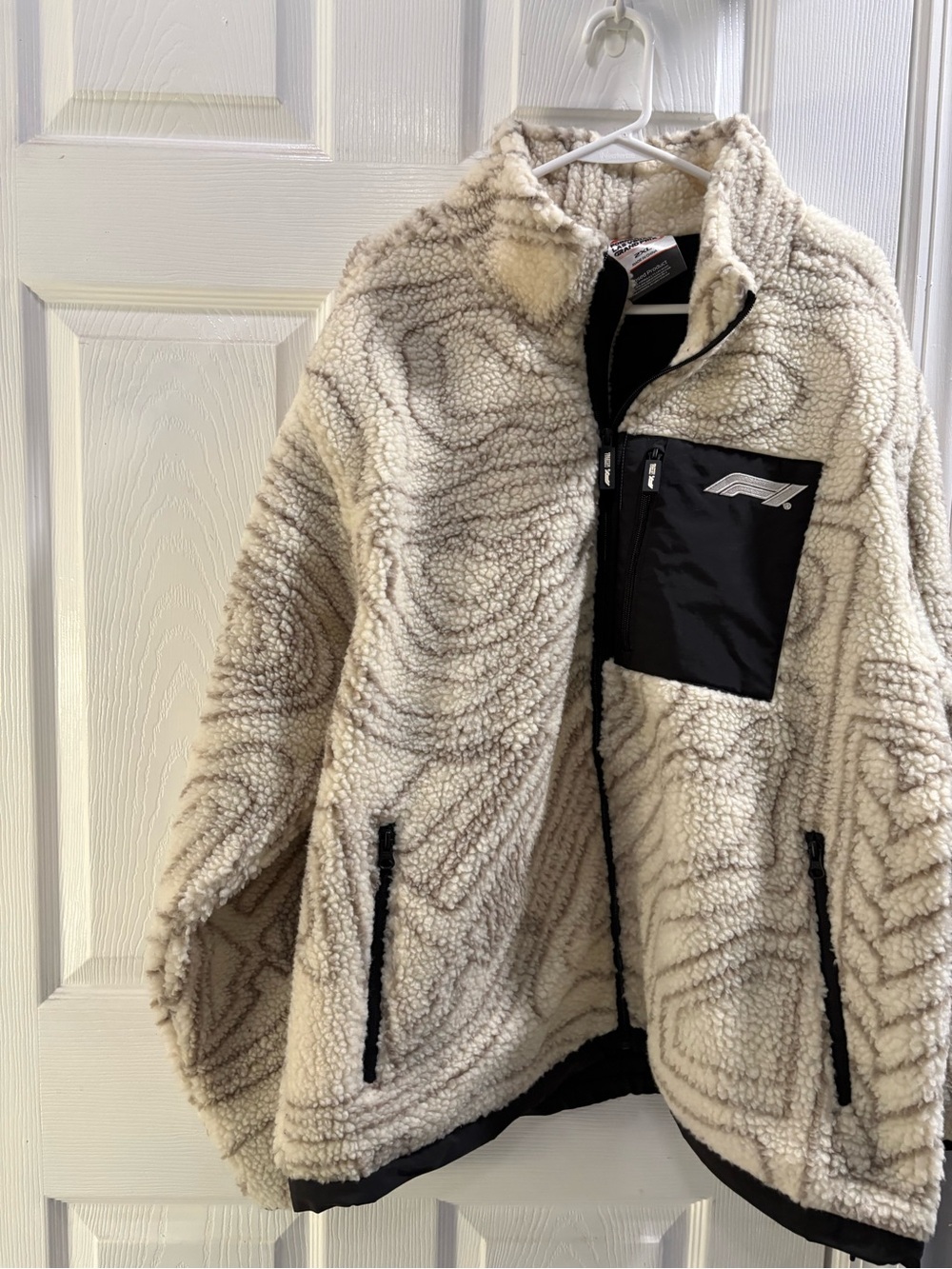 Cozy Sherpa Zip-Up Jacket in Cream with Black Chest Pocket NWT